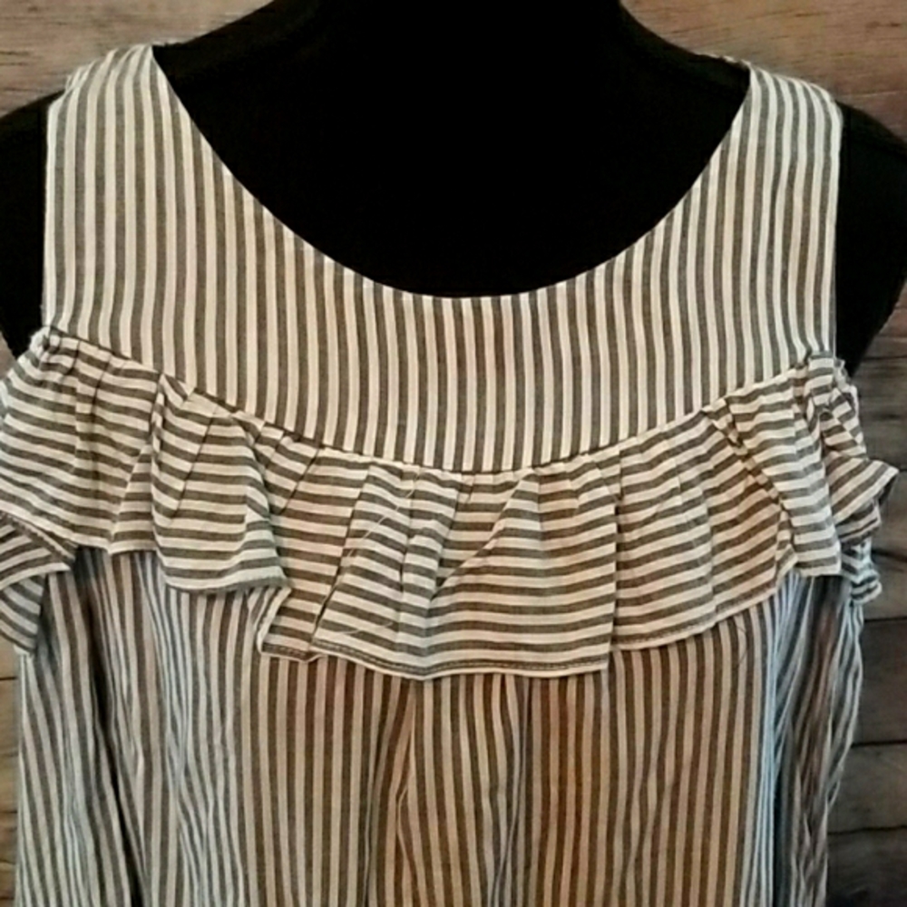 CUTE OFF SHOULDER GRAY STRIPED TOP - Picture 2 of 9